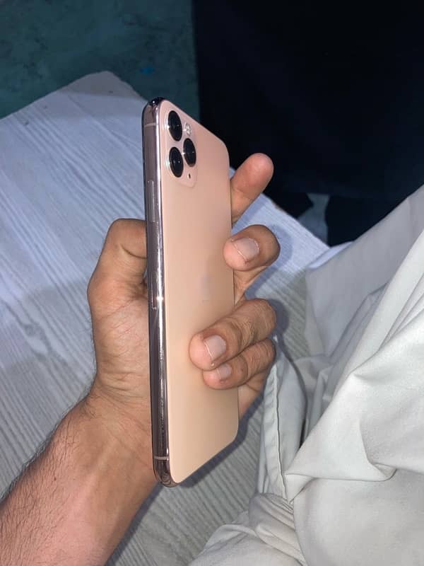 iphone 11 pro max 64 gb front crack 1