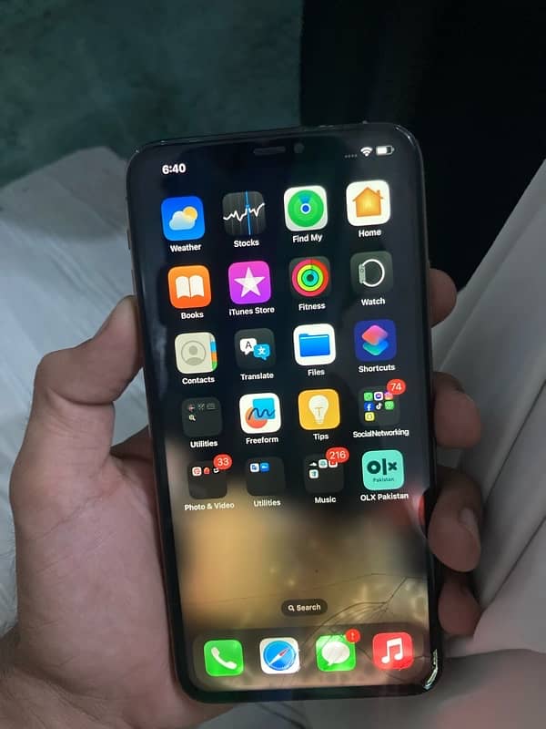 iphone 11 pro max 64 gb front crack 3