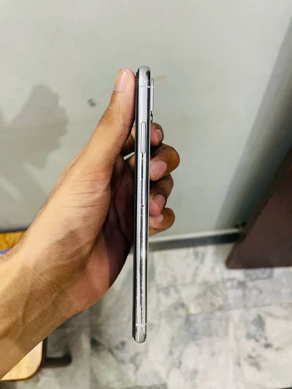 iphone XSMax 64 gb factory unlock 85 BH 0