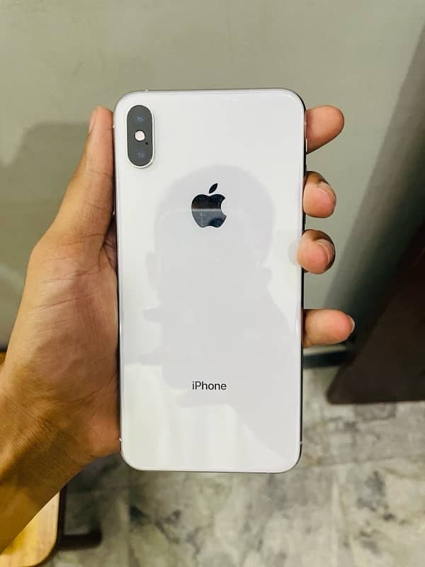 iphone XSMax 64 gb factory unlock 85 BH 1