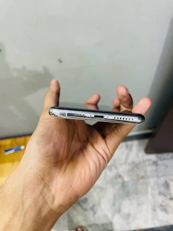 iphone XSMax 64 gb factory unlock 85 BH 3