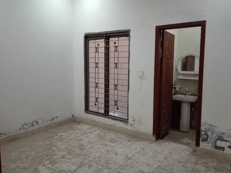 Sabzazar Scheme Lower Portion Sized 788 Square Feet For rent 1