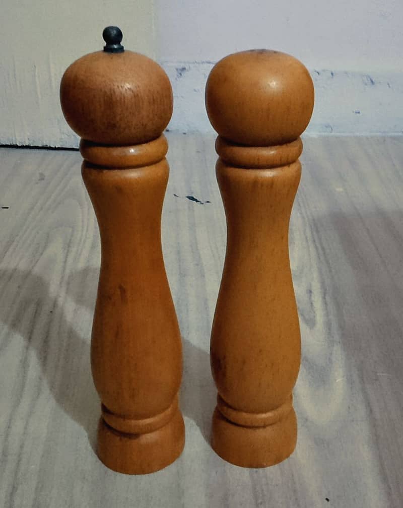 Salt and black pepper holders 2