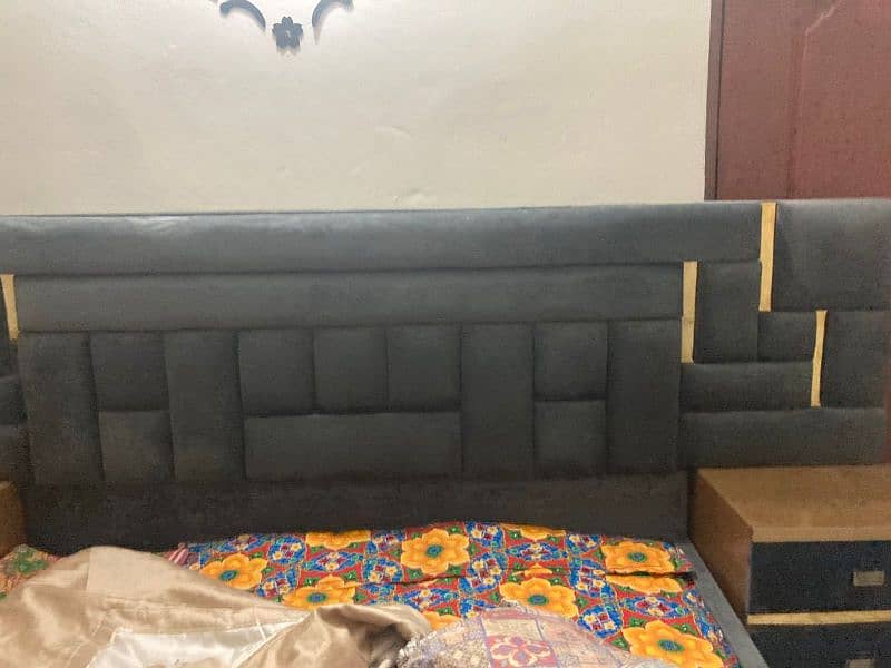 bed set complete for urgent sale like a new condition 1