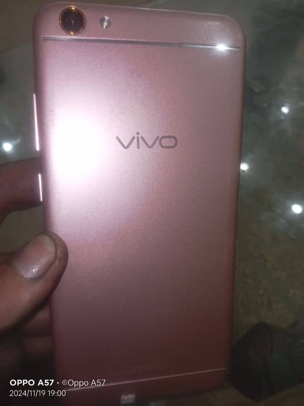 Vivo y66 10/10 condition 4/64 urgent sale 0