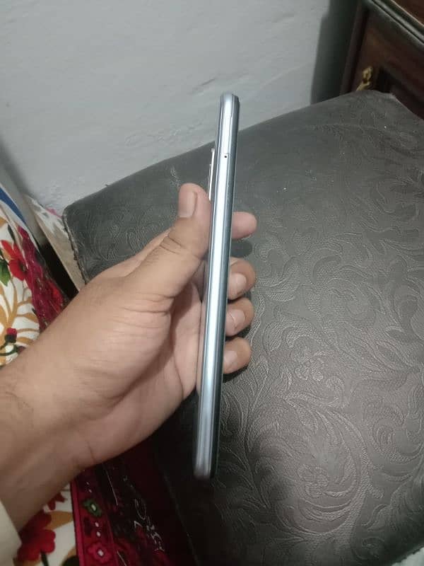 vivo y20 outclass condition 4/64 1