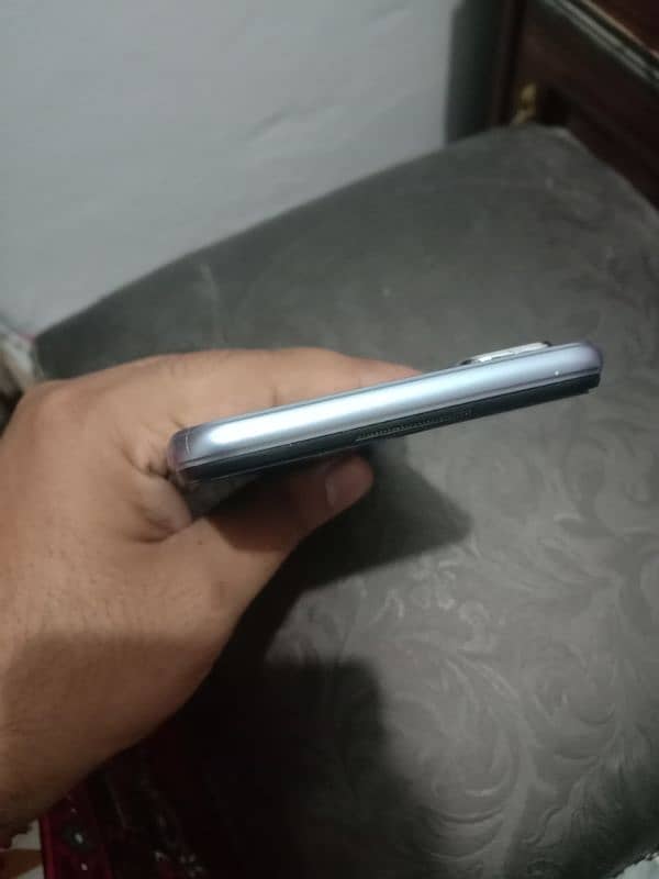 vivo y20 outclass condition 4/64 2