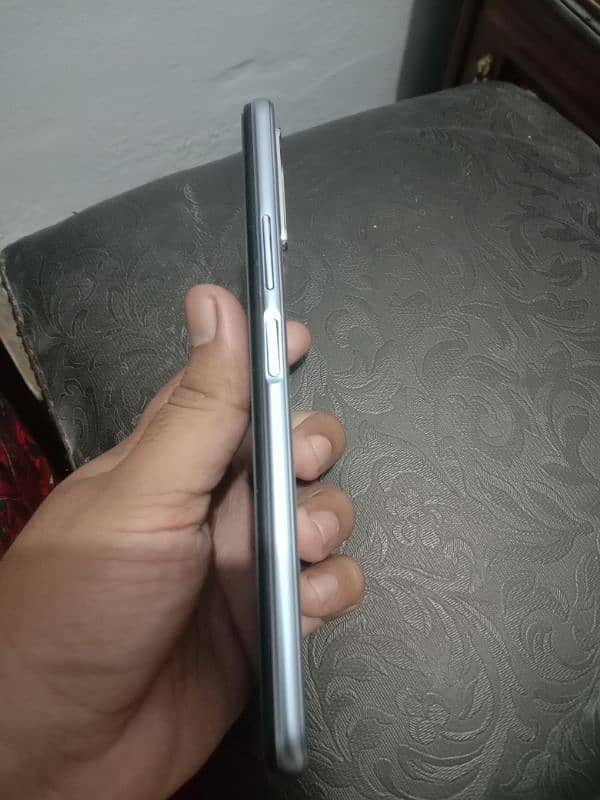 vivo y20 outclass condition 4/64 3