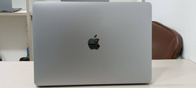 Apple MacBook Pro 2020 ci7 32/512 Touchbar 9