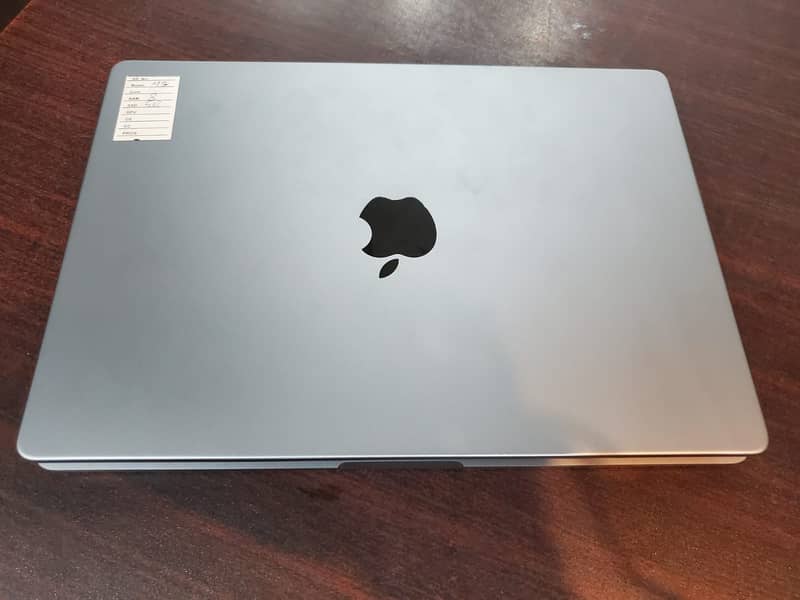 MACBOOK M3 CHIP 14" 8GB RAM 512GB SSD 1