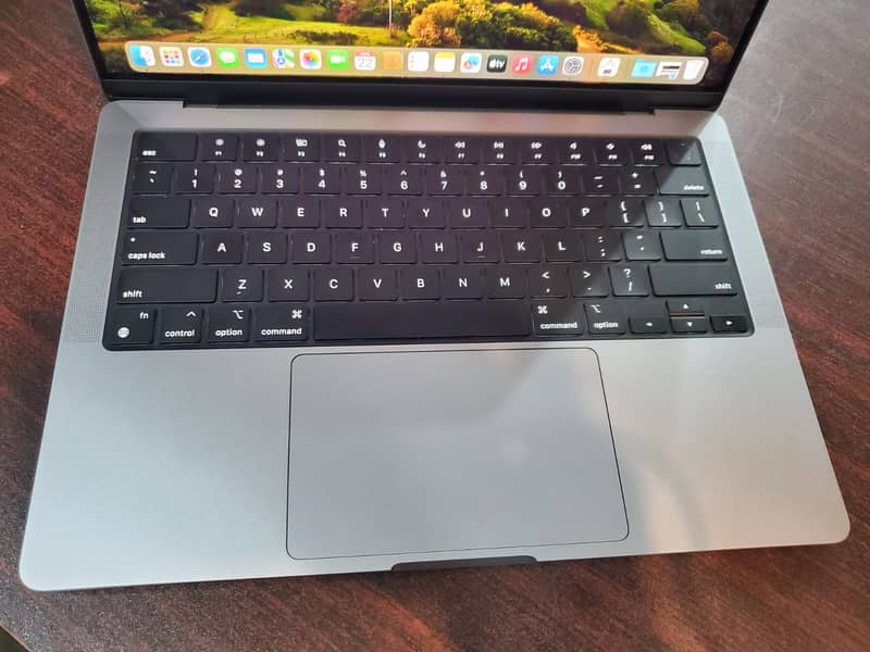 MACBOOK M3 CHIP 14" 8GB RAM 512GB SSD 3