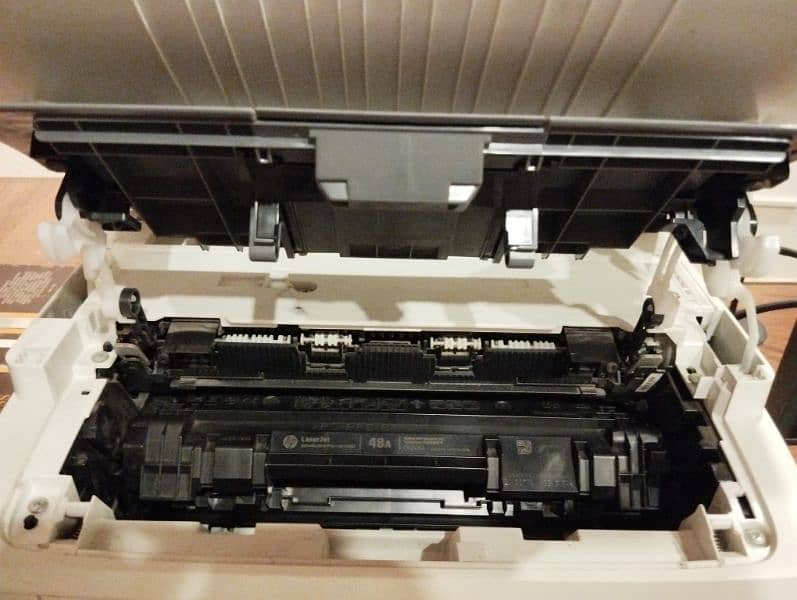 HP Laser jet pro M28w just like brand new 5