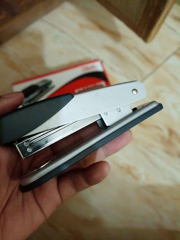 Dux Stapler 1