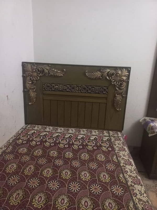 2 single bed matress with middle table and mirror 2