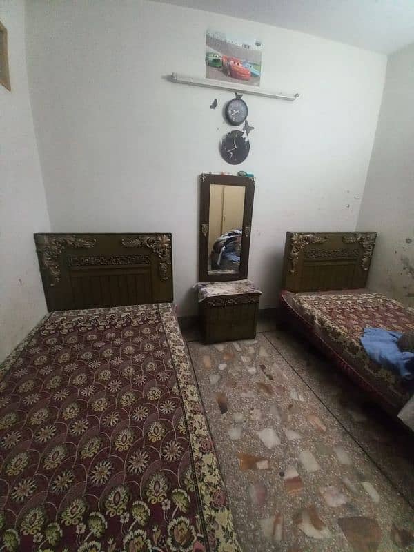 2 single bed matress with middle table and mirror 3