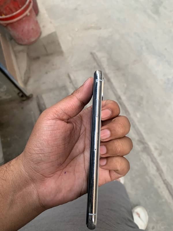 Iphone Xs non pta ( Telenor Sim is Working ) 1