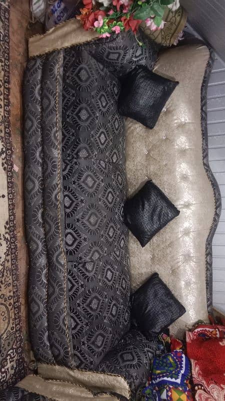 6 seater sofa set 10 by 10 condition 1