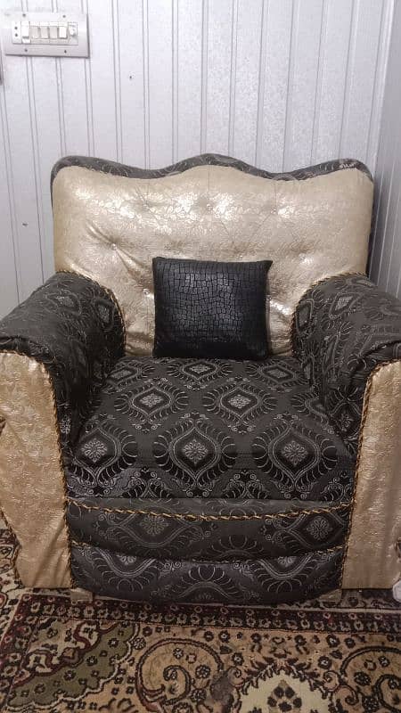 6 seater sofa set 10 by 10 condition 2