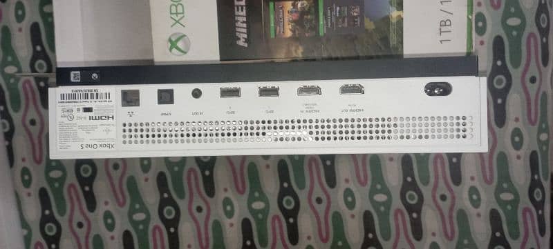 Xbox one S 1TB 2