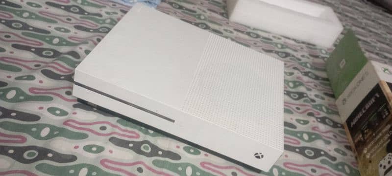 Xbox one S 1TB 3