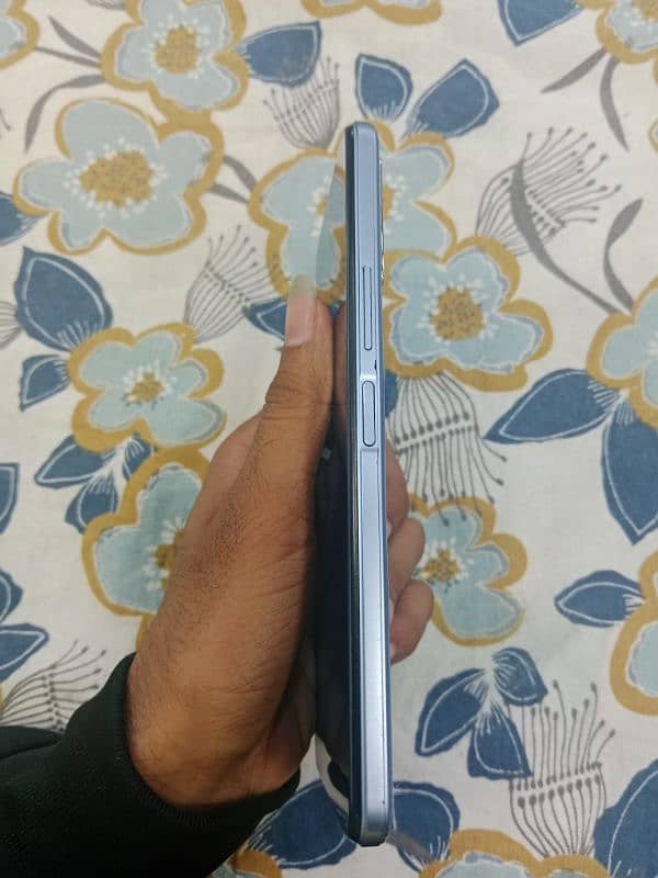 vivo y33s 8GB 128GB condition 10 by 9 glass change 2