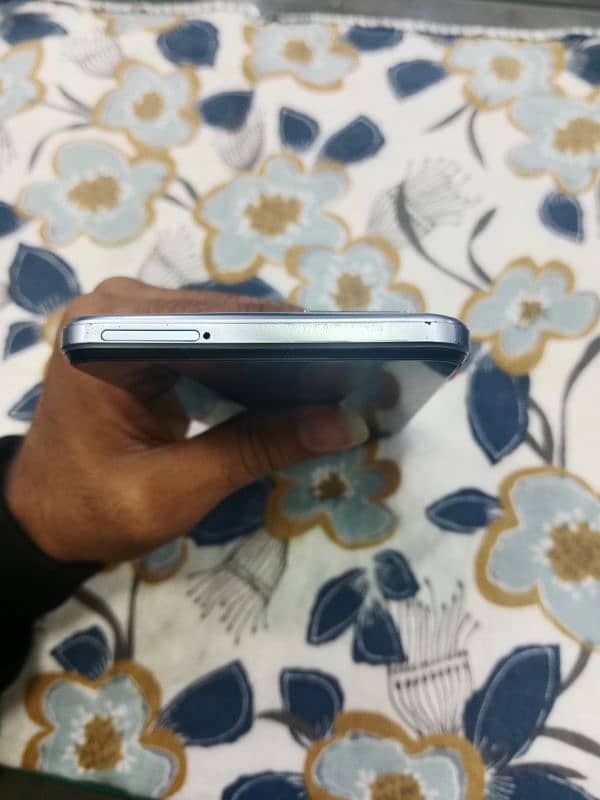 vivo y33s 8GB 128GB condition 10 by 9 glass change 5