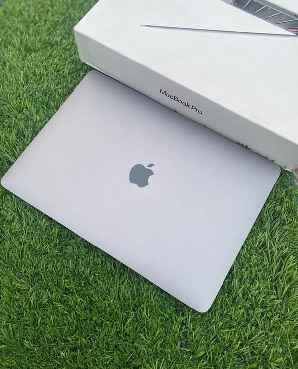 APPLE MACKBOOK PRO 2017  For sale WhatsApp Num #03265949331 3