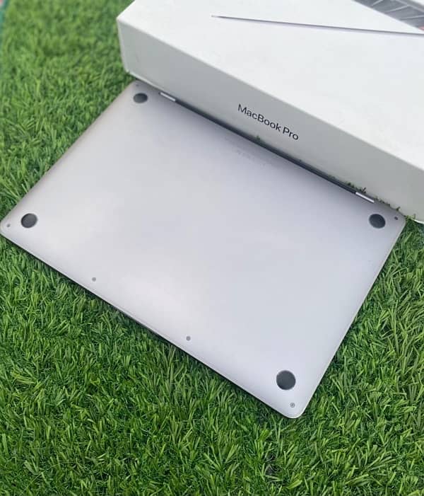 APPLE MACKBOOK PRO 2017  For sale WhatsApp Num #03265949331 4