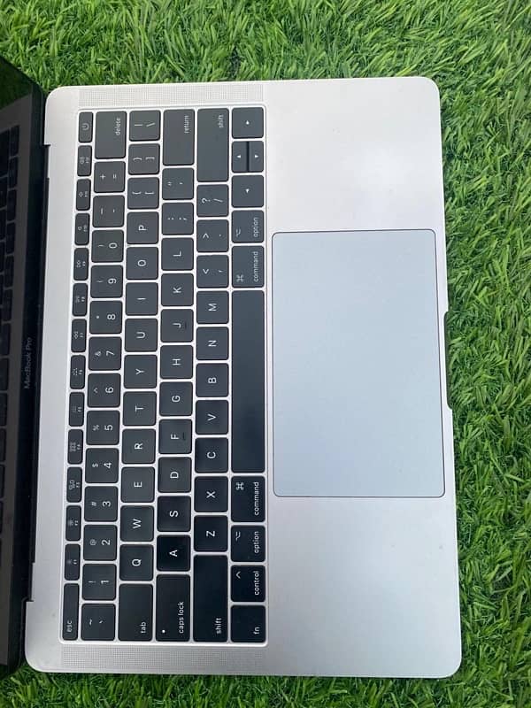 APPLE MACKBOOK PRO 2017  For sale WhatsApp Num #03265949331 6