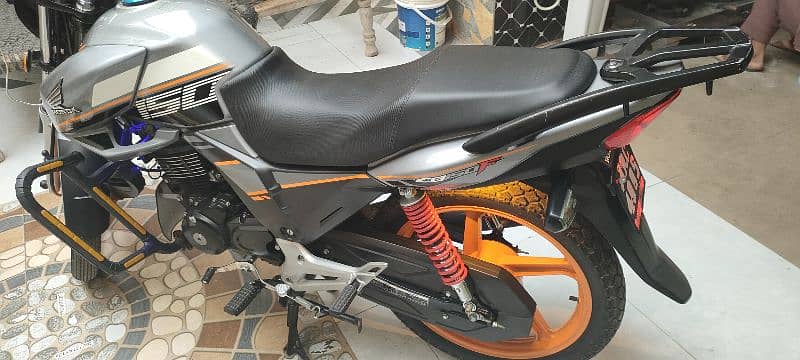 Honda Cb150F 5