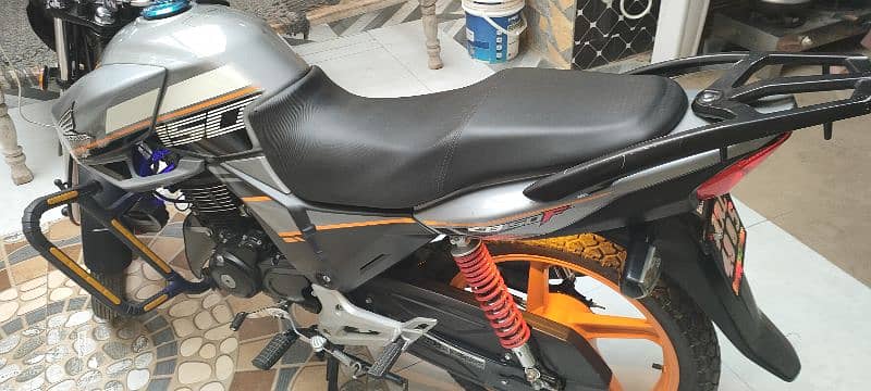 Honda Cb150F 6