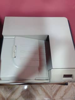 HP Laserjet color printer CP3525 with Table