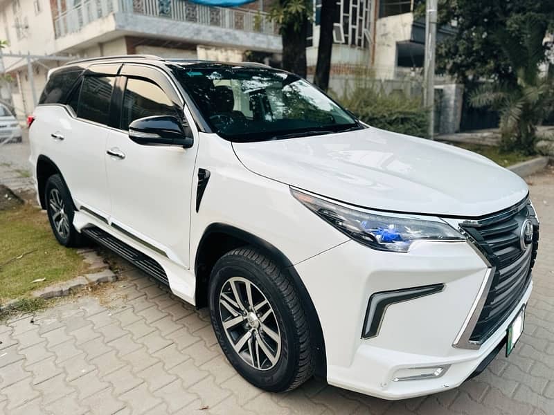 Toyota Fortuner V 2017 1