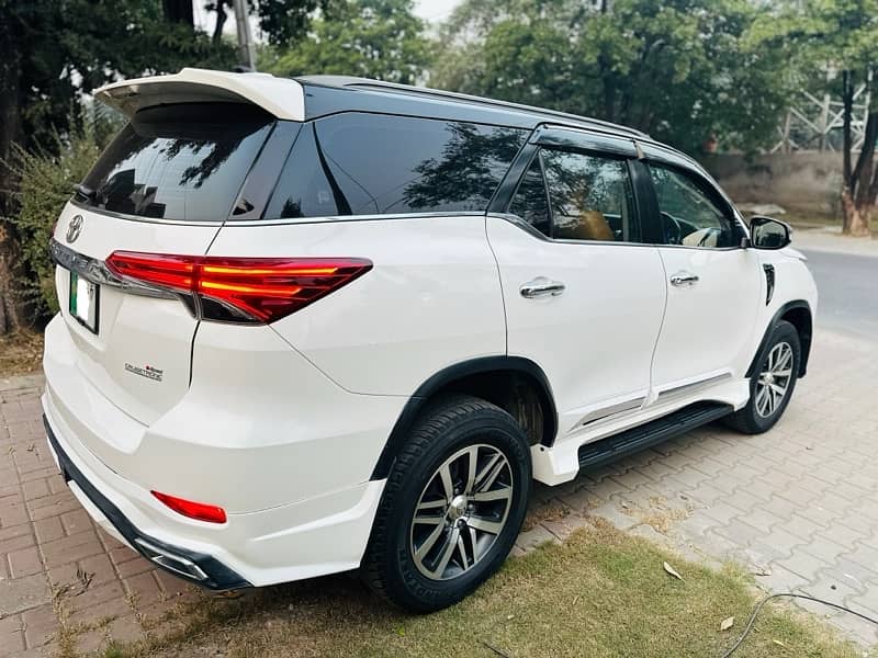 Toyota Fortuner V 2017 3