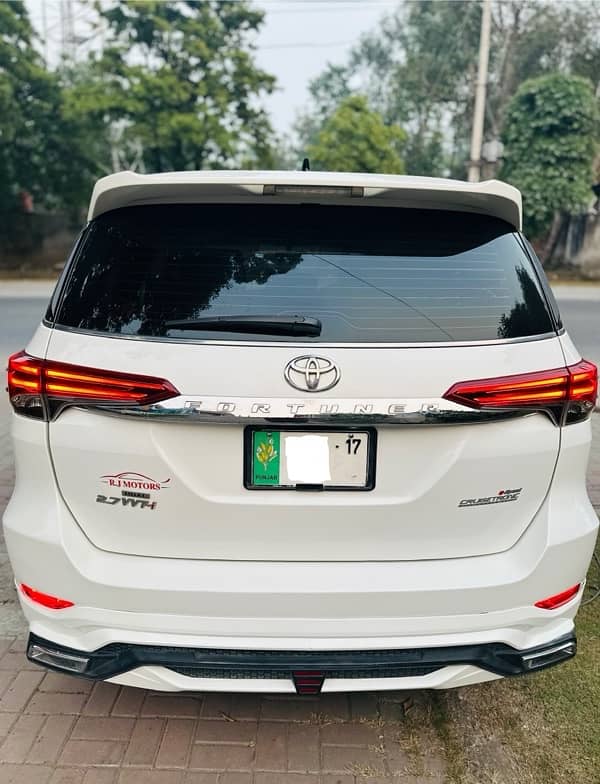 Toyota Fortuner V 2017 4