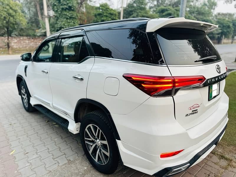 Toyota Fortuner V 2017 7