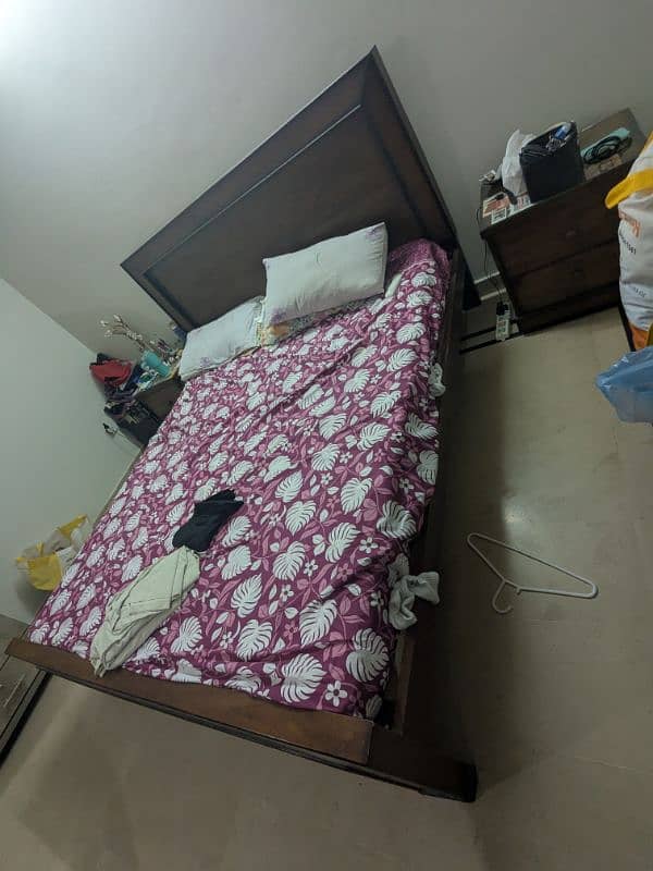 king sized bed along with queen sized mattress 2