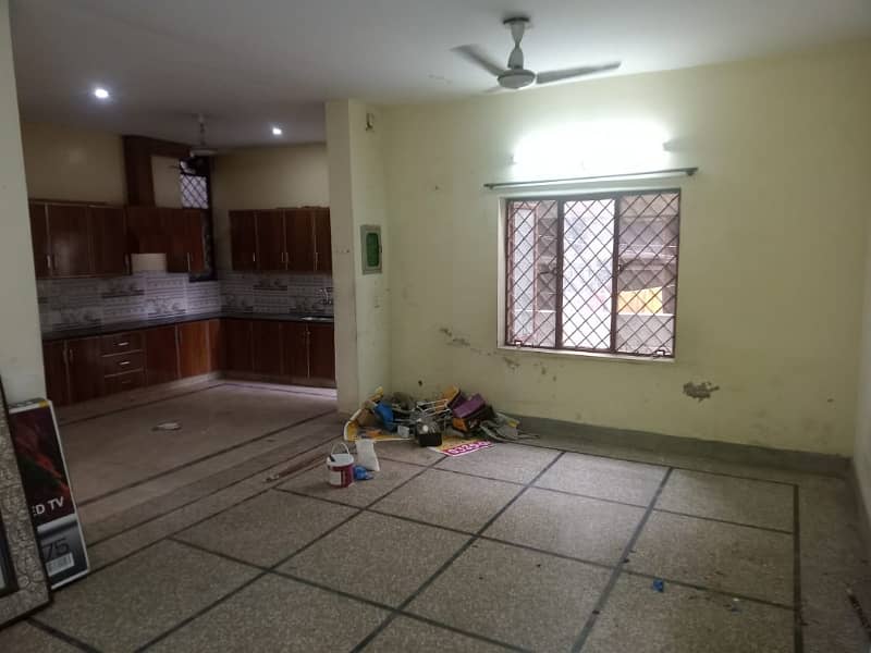 10 Marla upper portion for Rent(Near Abid Road) 3