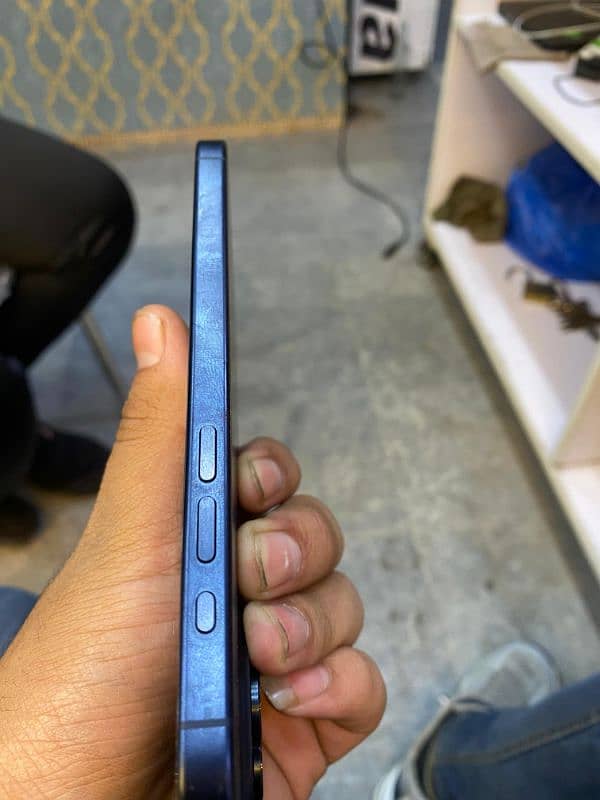 iphone 15 pro max blue titanium 3