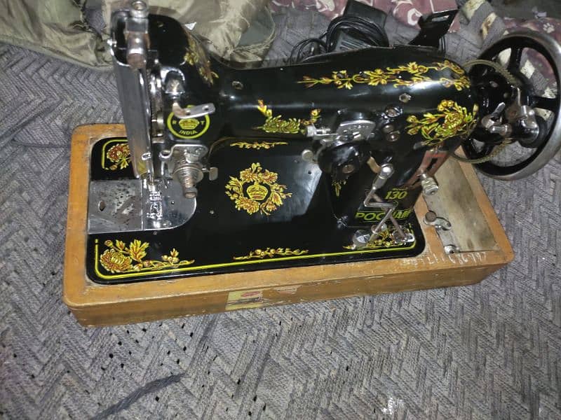 Poonam Indian 130 embroidery/pico/ sewing machine like as new not used 4