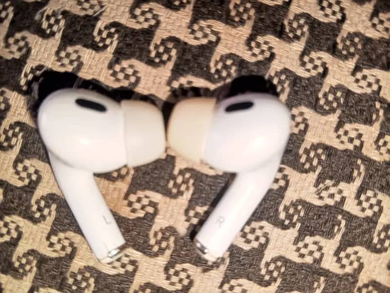 Original apple Airpods pro 2024 4