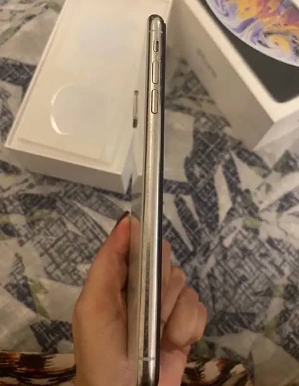 iphone Xs Max with box 2