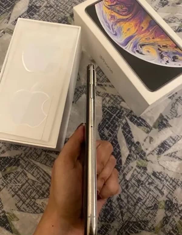 iphone Xs Max with box 3