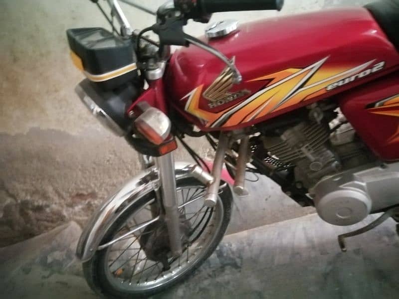 Honda 125 Red Colour Model: 2021 1