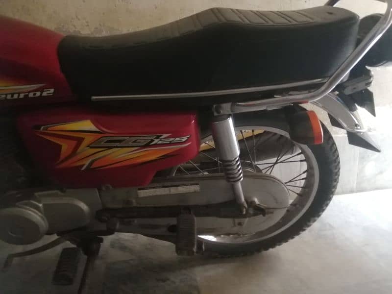 Honda 125 Red Colour Model: 2021 2