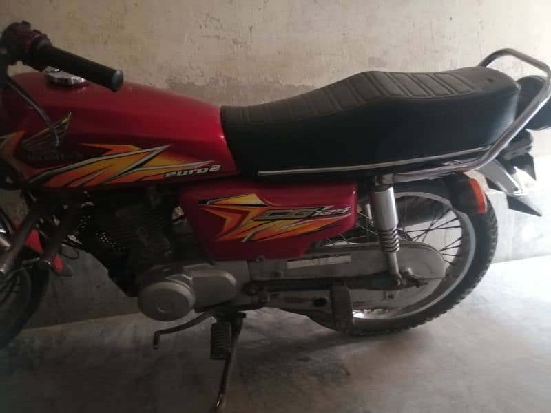 Honda 125 Red Colour Model: 2021 5