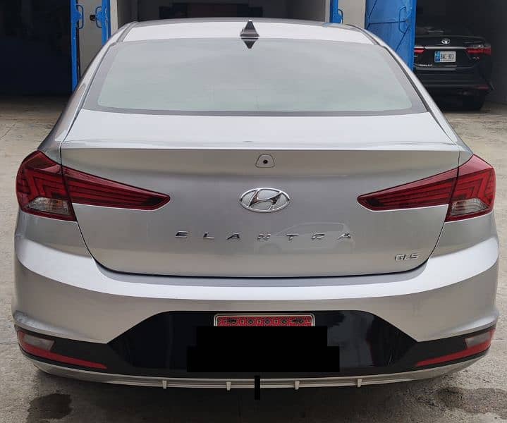 Hyundai Elantra 2023 1