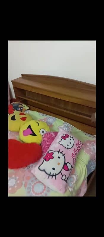 second hand bed 3