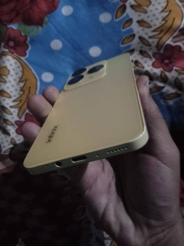 Infinix hot 40 pro 8/256.                              Only Mobile he 3