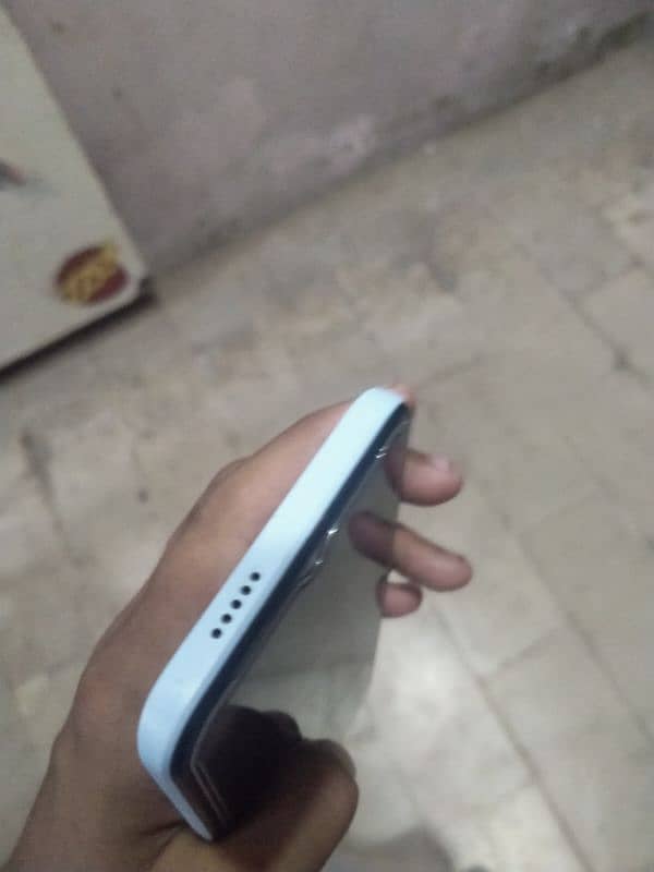 redmi A2+ hai bilkul saaf peace h box bhi hai 1